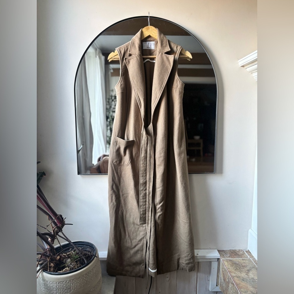 HOUSE OF NONIE | sleeveless trench | size medium